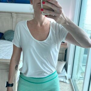 BCBGMAXAZRIA size small white rayon and polyester t-shirt